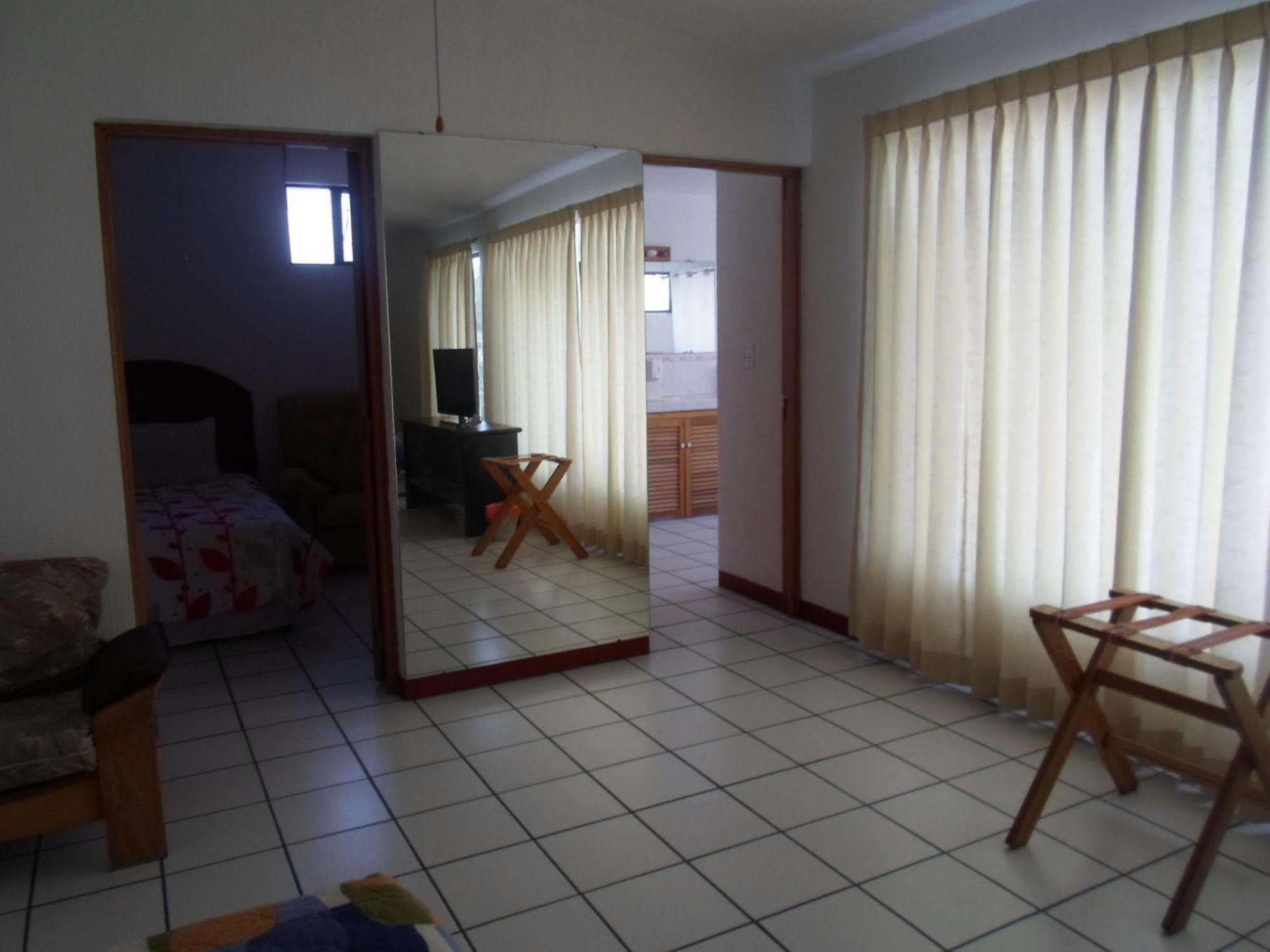 Novohostal B&B Guatemala City Eksteriør bilde