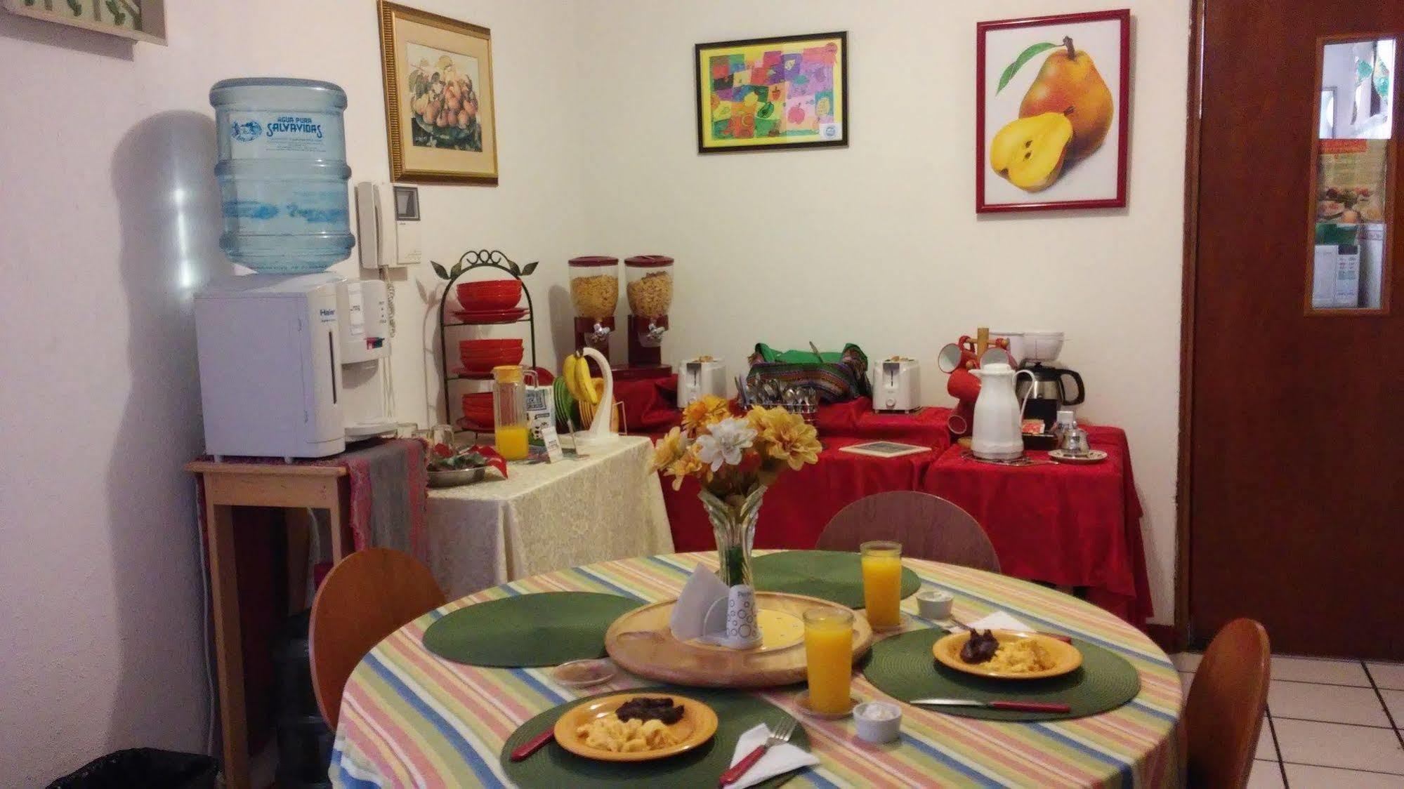 Novohostal B&B Guatemala City Eksteriør bilde